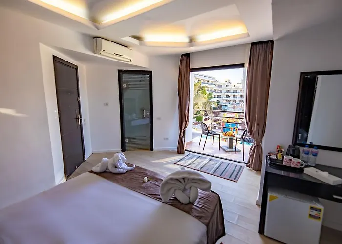 Hotel La Rosa Waves And Aqua Park 4*