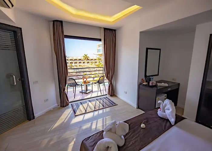 La Rosa Waves And Aqua Park 4*