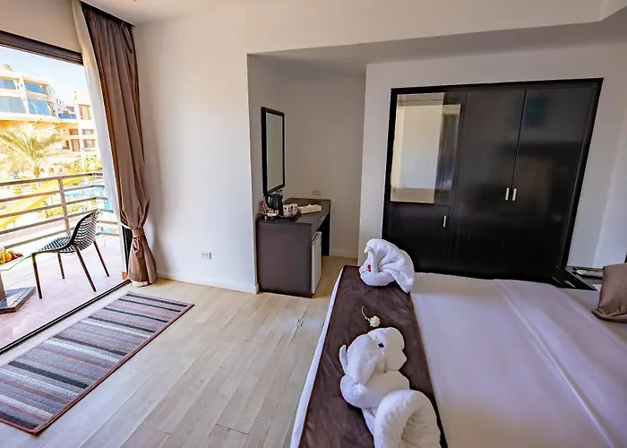 La Rosa Waves And Aqua Park Hotel