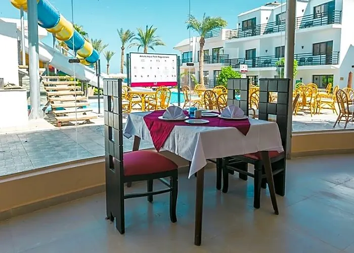 Hotel La Rosa Waves And Aqua Park 4*