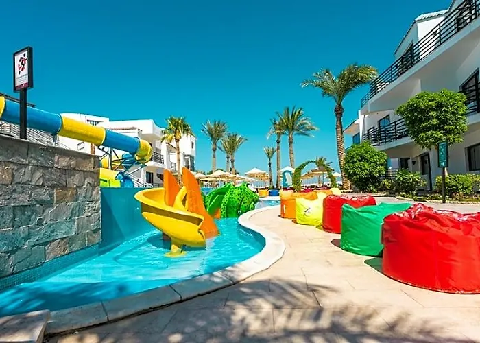 Hotel La Rosa Waves And Aqua Park 4*