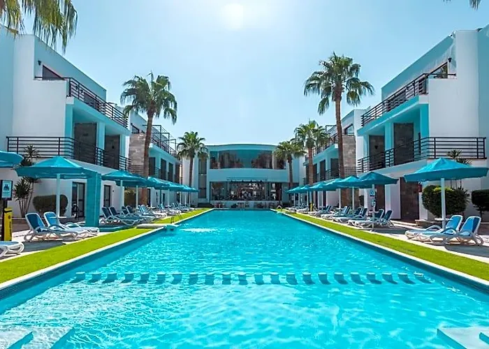 La Rosa Waves And Aqua Park